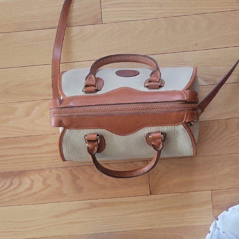 Dooney & Bourke-style Cream and Tan Leather Satchel Dr Bag - Picture 8 of 16